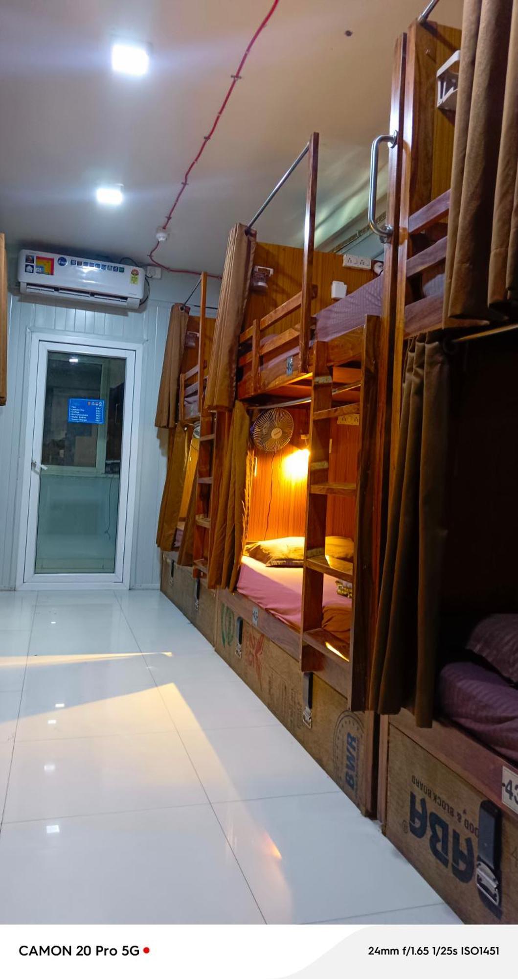 Homestay Ac Dormitory New Delhi Extérieur photo